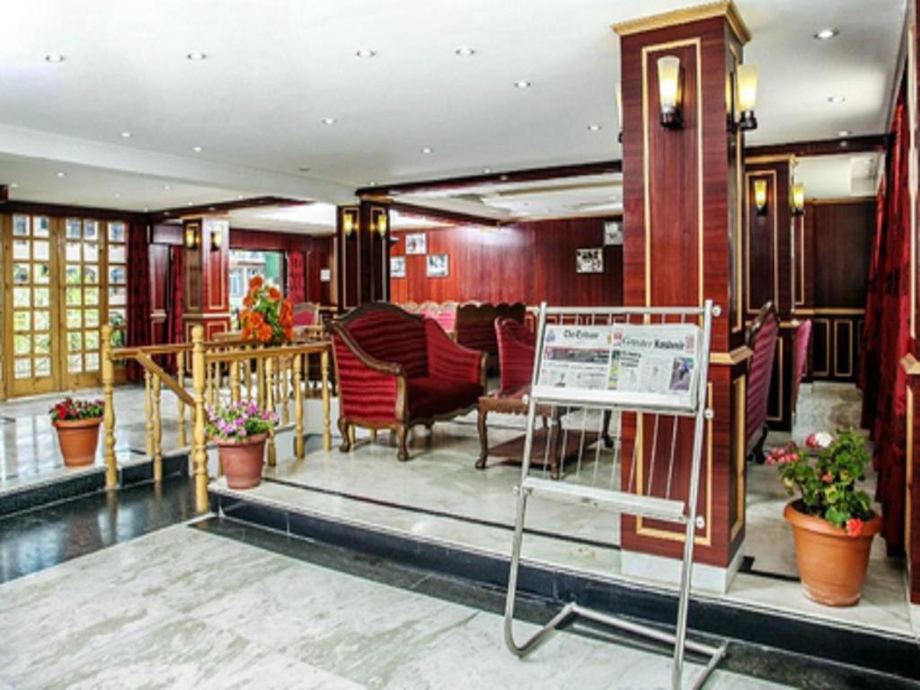 ホテルHoliday Plaza Srīnagar エクステリア 写真