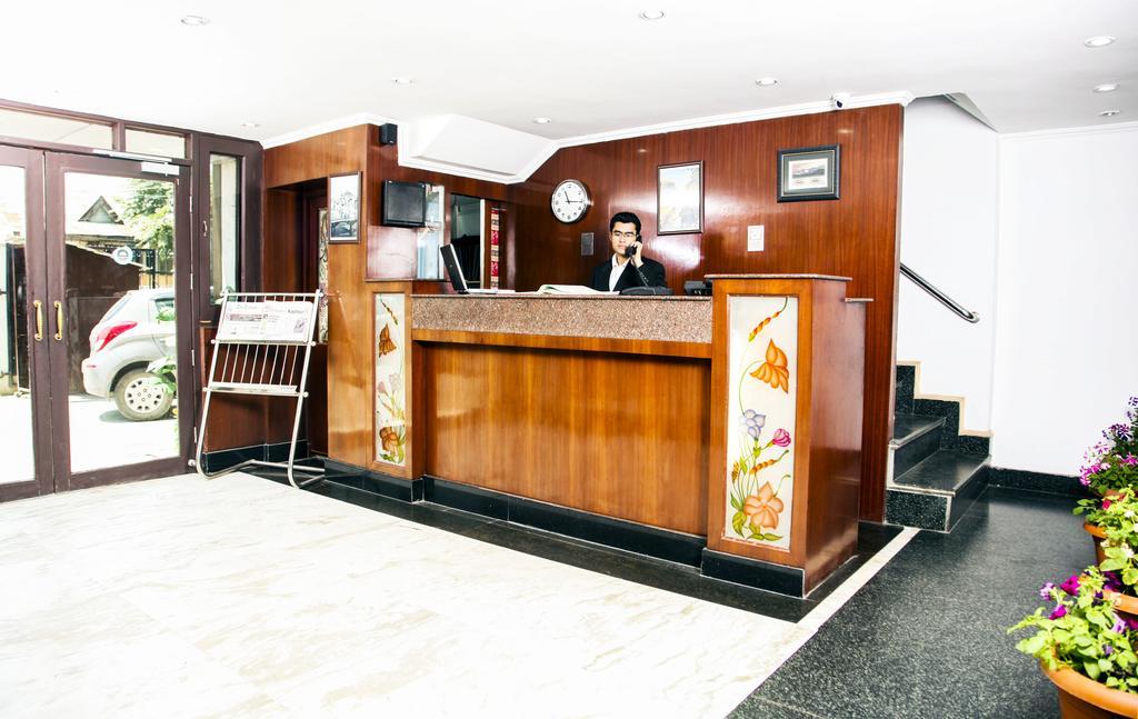 ホテルHoliday Plaza Srīnagar エクステリア 写真