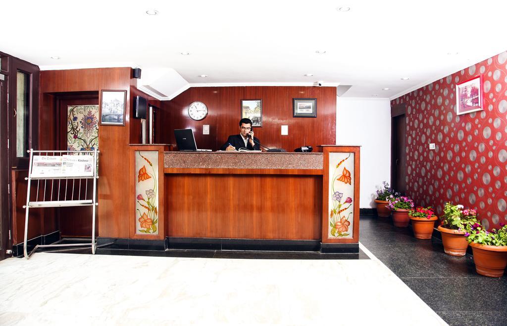 ホテルHoliday Plaza Srīnagar エクステリア 写真