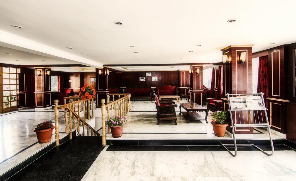 ホテルHoliday Plaza Srīnagar エクステリア 写真